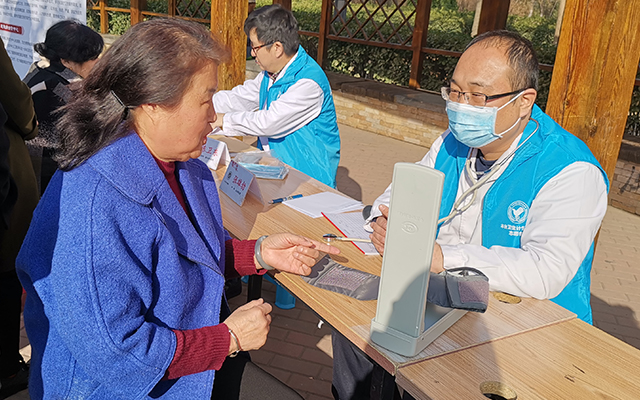 【学雷锋日】九游在线,九游在线（中国）举办“爱满京城，牵手智慧家医”志愿服务活动(图5)